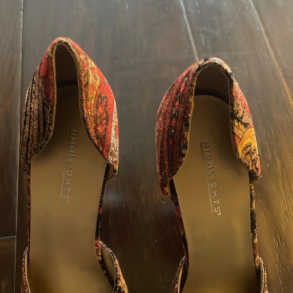 Highlights vintage red velvet printed heels - Picture 2 of 5